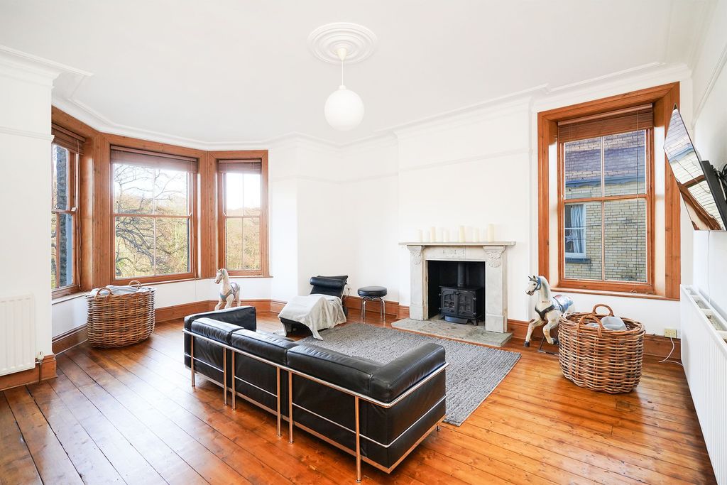 Property photo 2 of 22