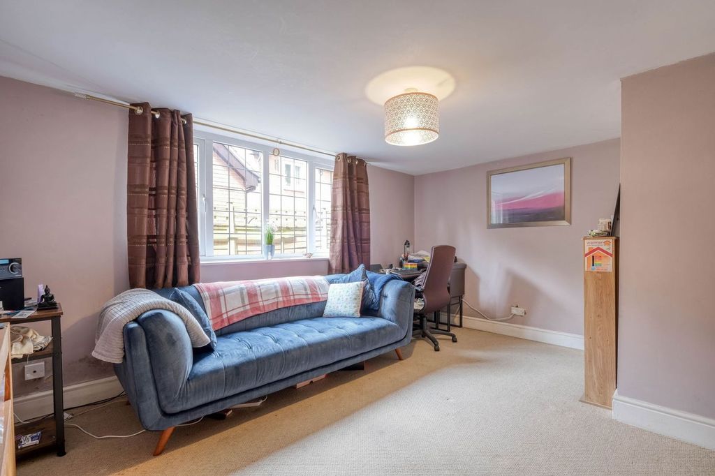 Property photo 2 of 6