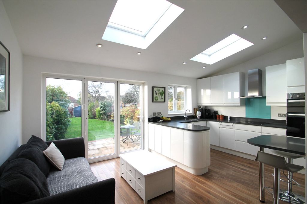 Property photo 3 of 22 Picture No. 02