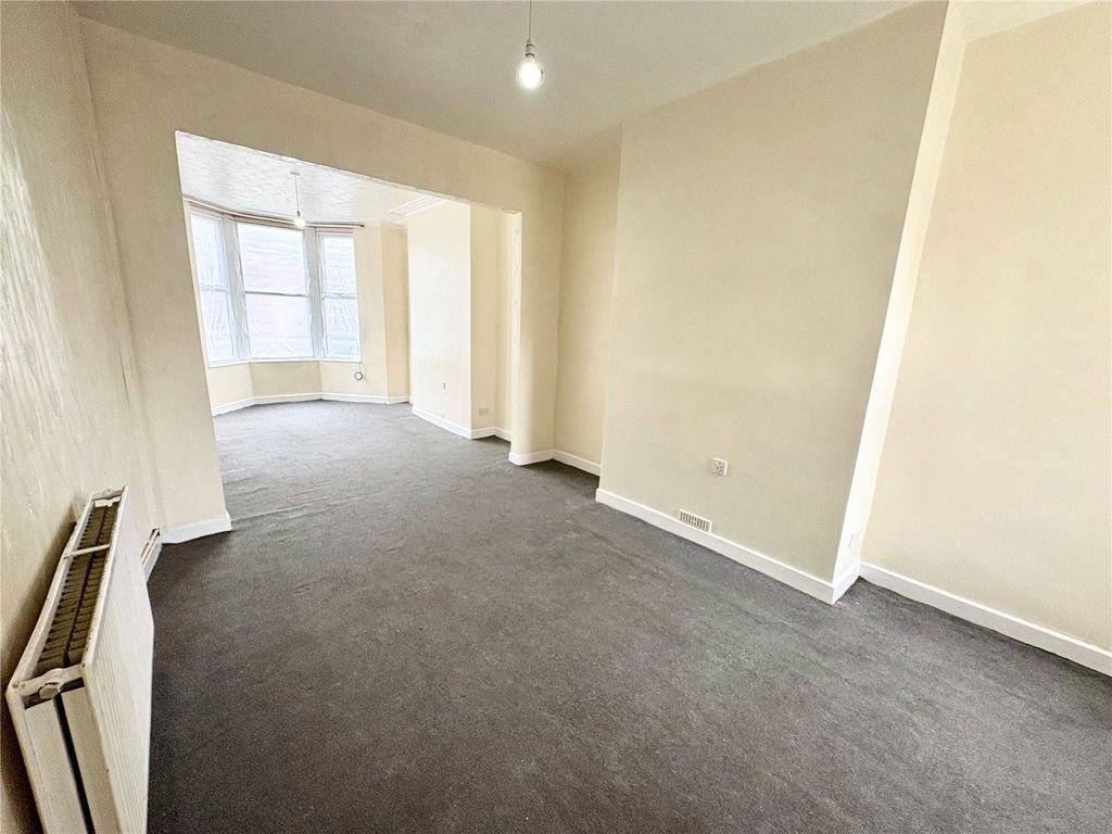 Property photo 3 of 19 Picture No. 06