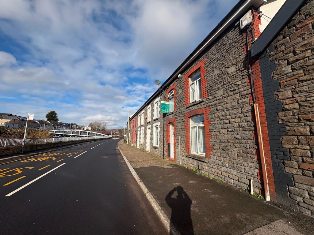 Property photo 3 of 28