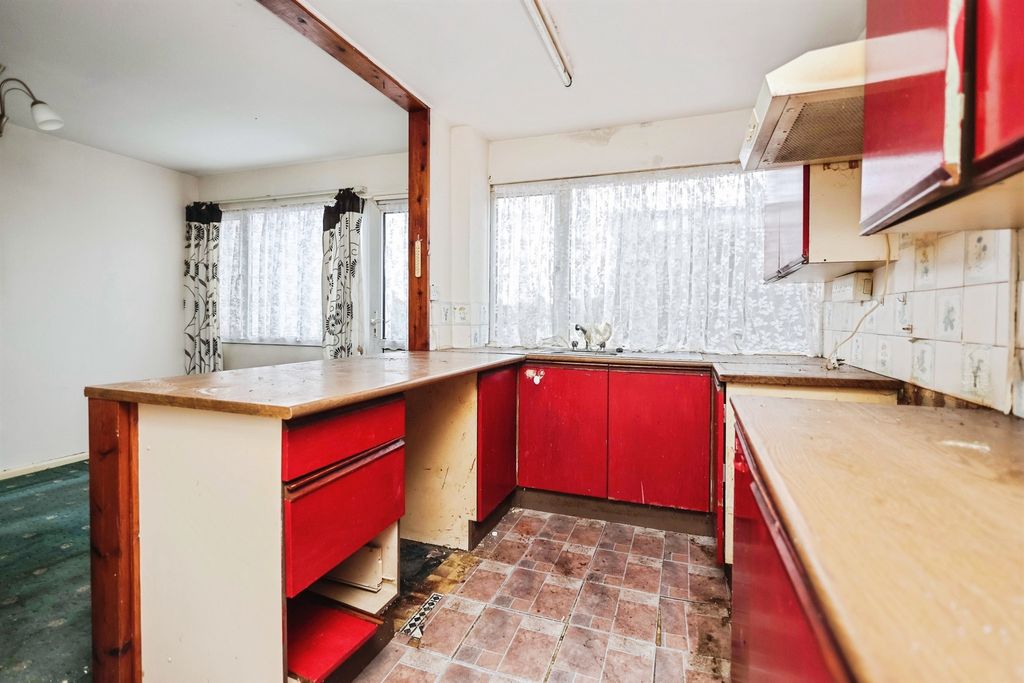 Property photo 3 of 17