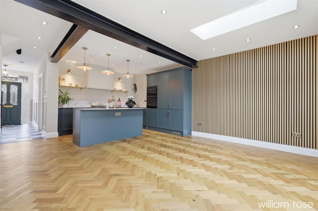 Property photo 3 of 24 8_Img_4166.Jpg