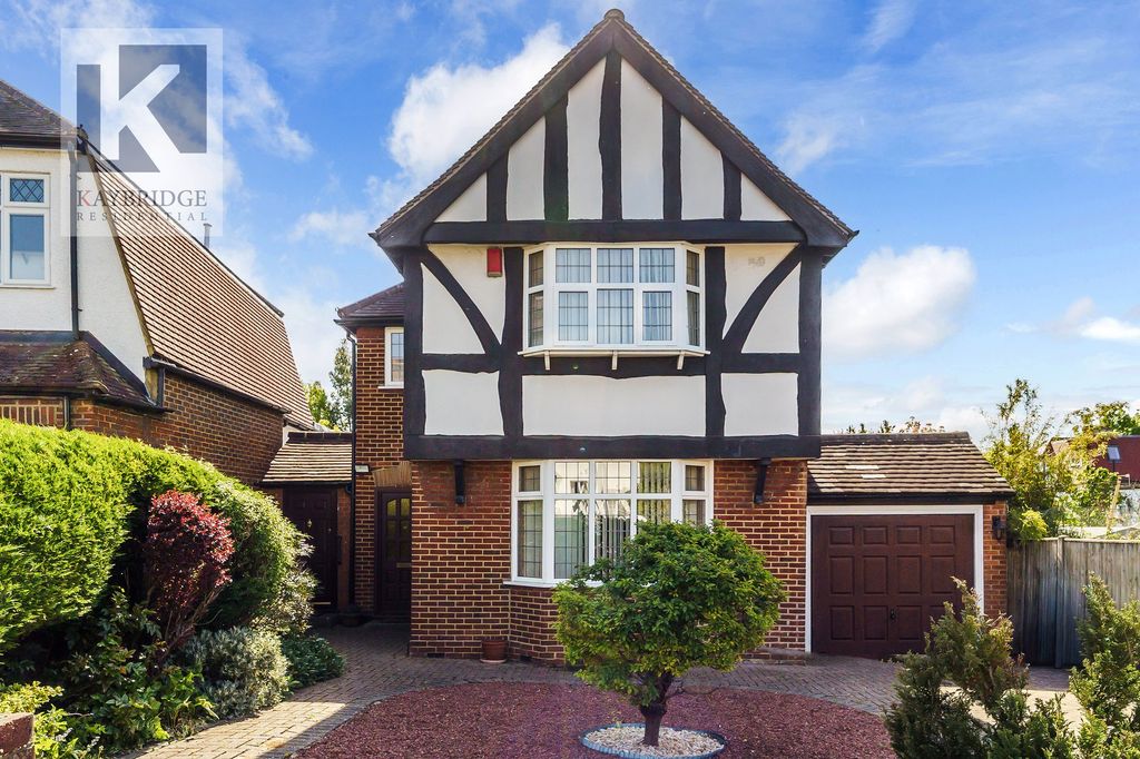 Property photo 1 of 16 Waverley Road, Epsom - Kt17 2Lt