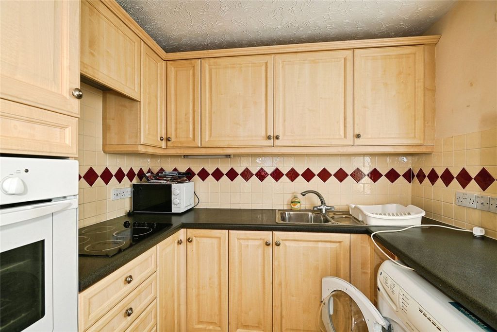 Property photo 3 of 11 Kitchen