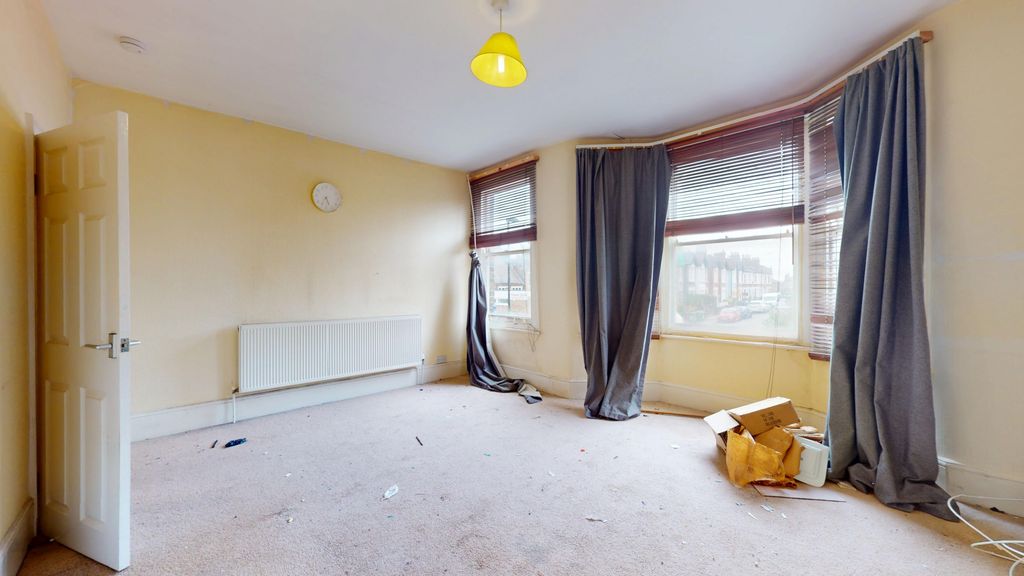 Property photo 3 of 11 First Floor, 111 Radford Road, Hither Green, London, Se13 6Sa