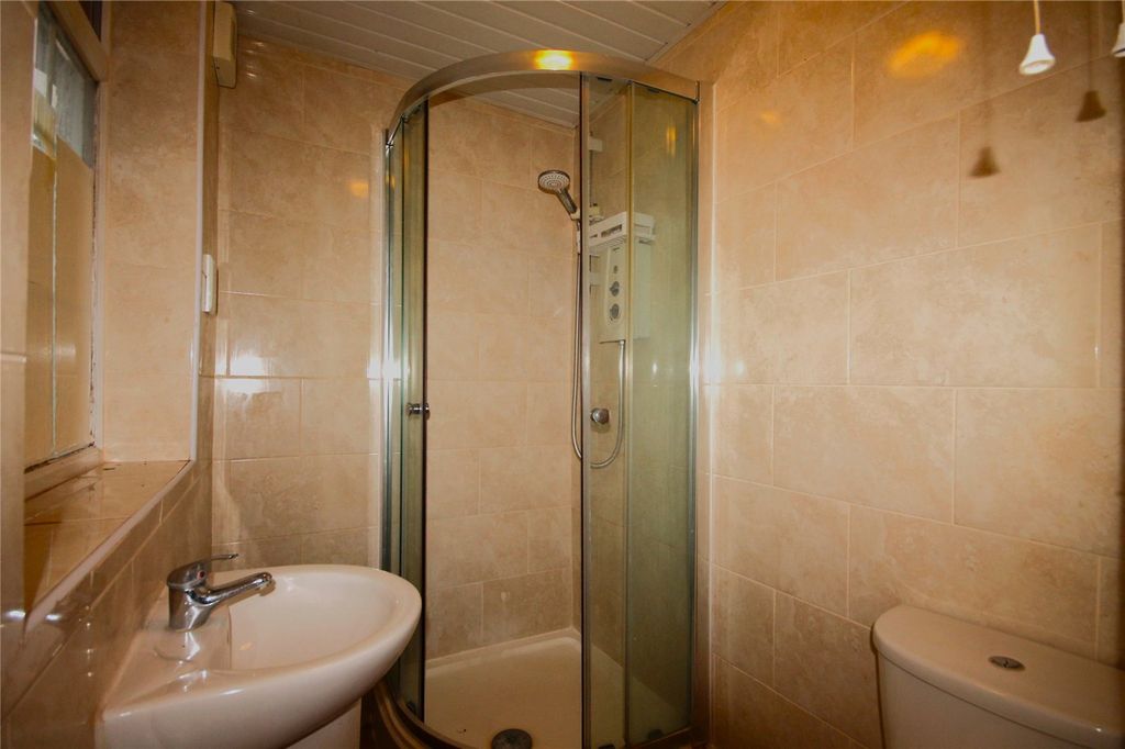 Property photo 3 of 5 En Suite