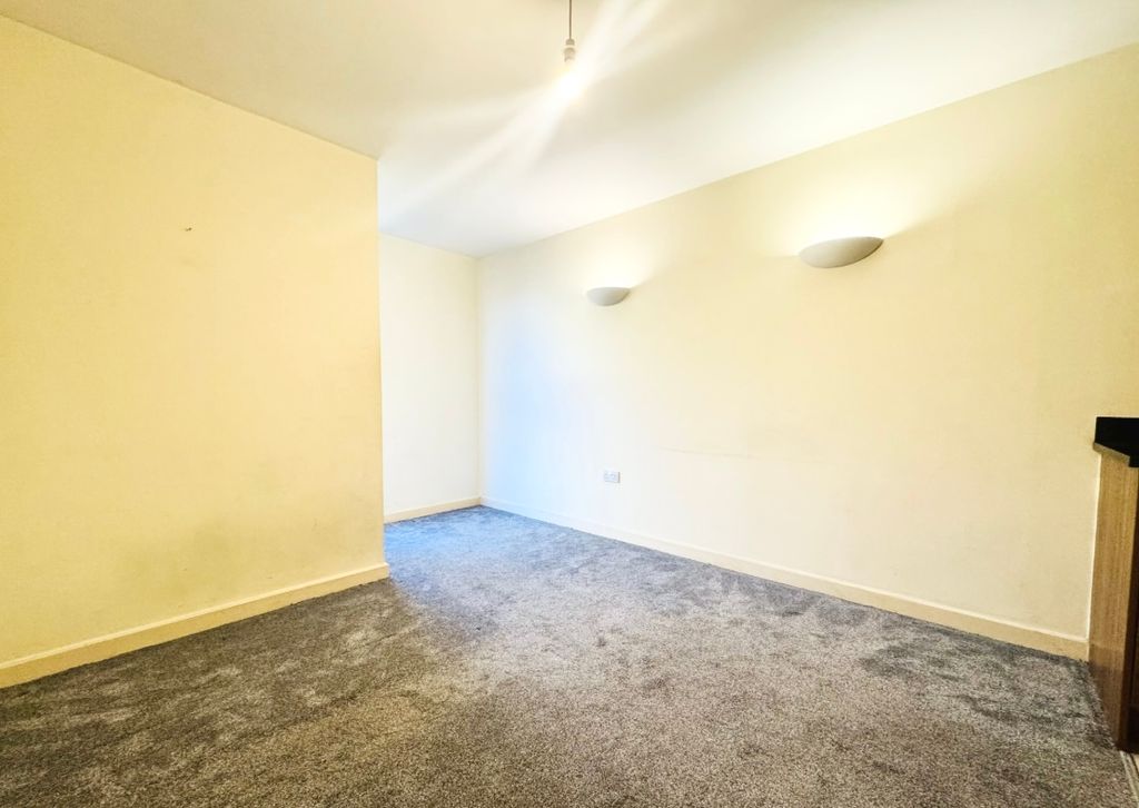 Property photo 3 of 7 Living Room