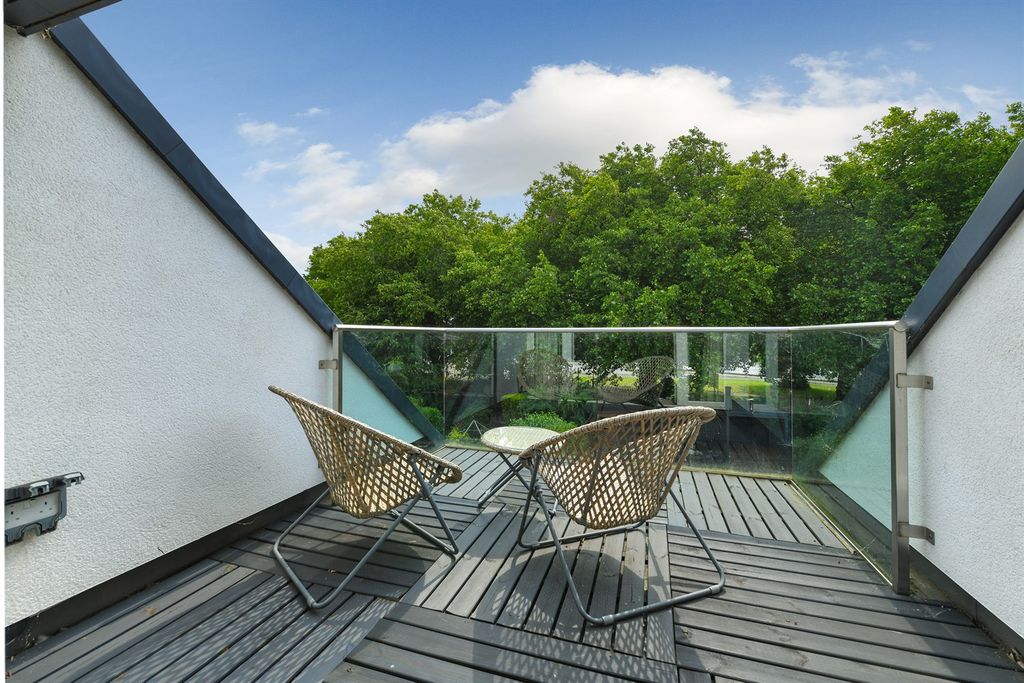 Additional image 18 of 6 bed detached house to rentVictoria Embankment NG2