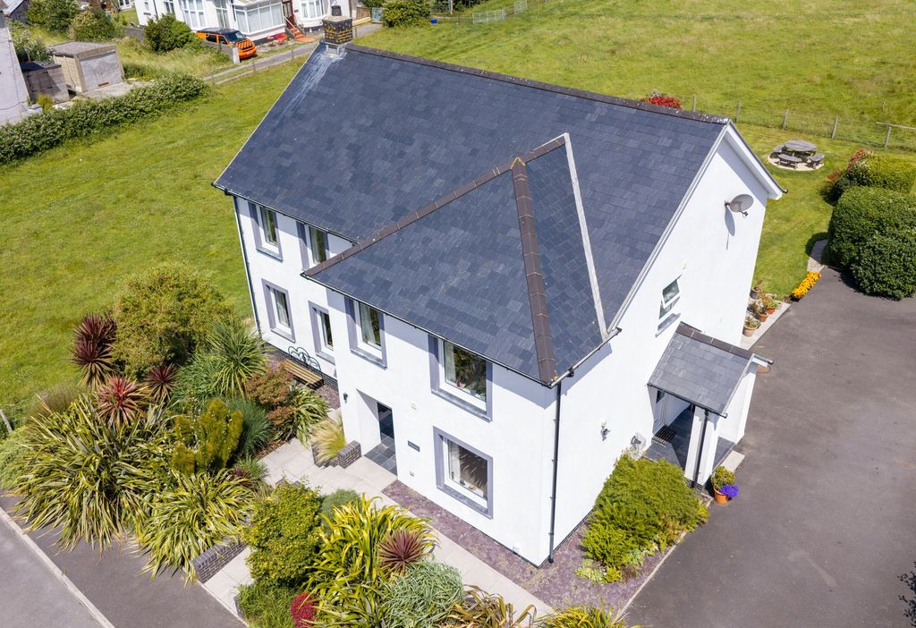 Property photo 3 of 64