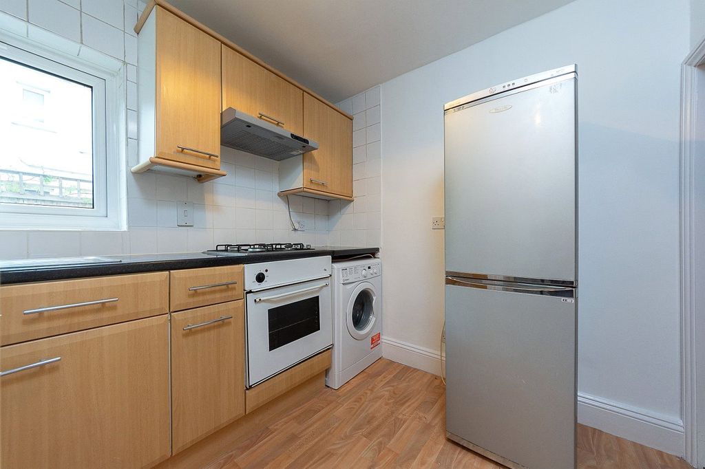 Property photo 2 of 17 Picture No. 11