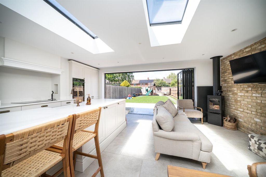 Property photo 2 of 38 32-Collyer-Road-1013.Jpg