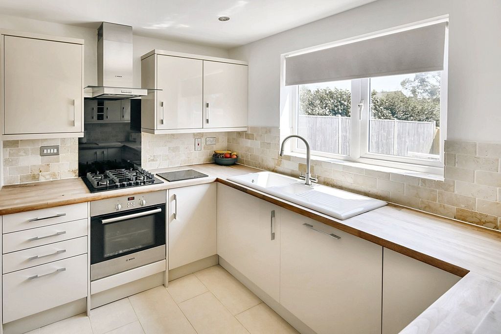 Property photo 3 of 24