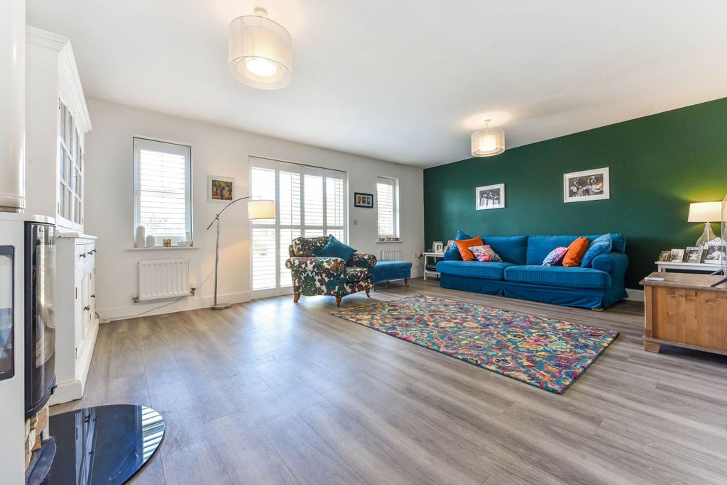 Property photo 2 of 19