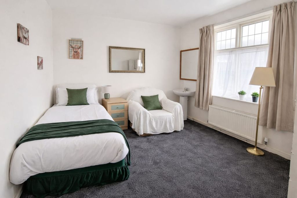 Property photo 1 of 4