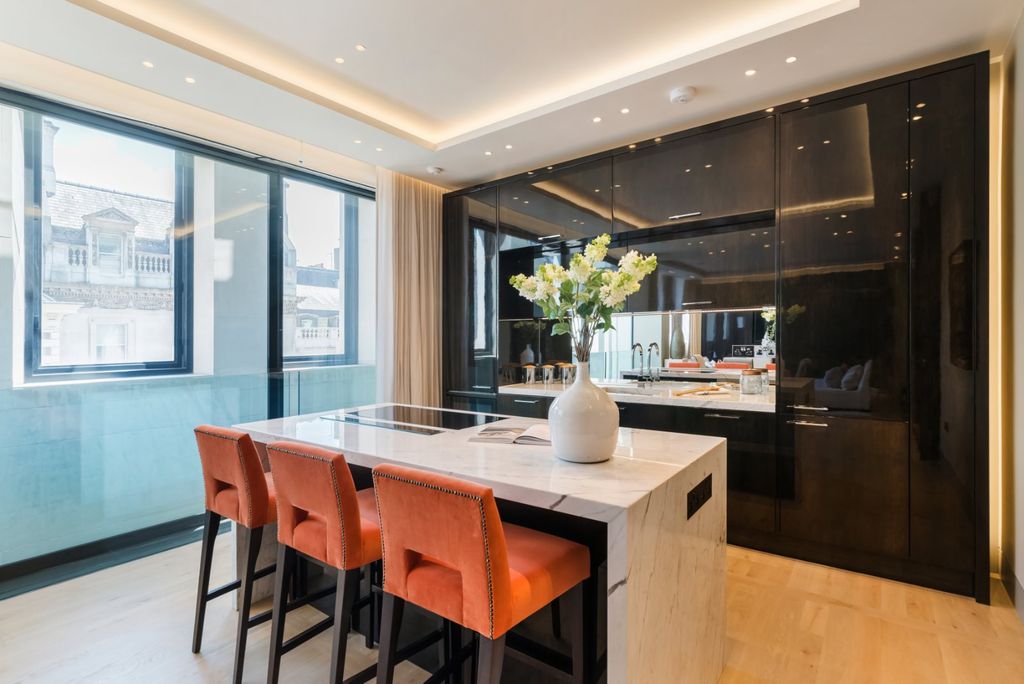 Property photo 2 of 11 Kitchen Diner