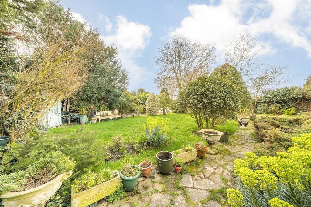 Additional image 7 of 2 bed flat for saleUpper Sunbury Road, Hampton TW12