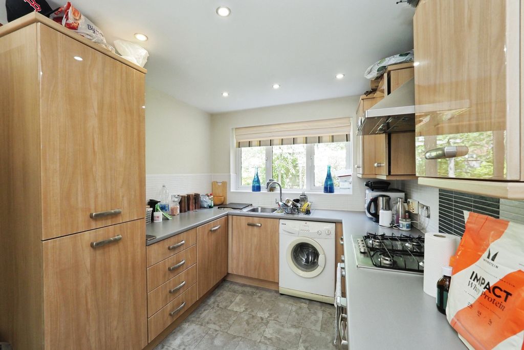Property photo 2 of 18 Modern And Airy Kitchen Diner