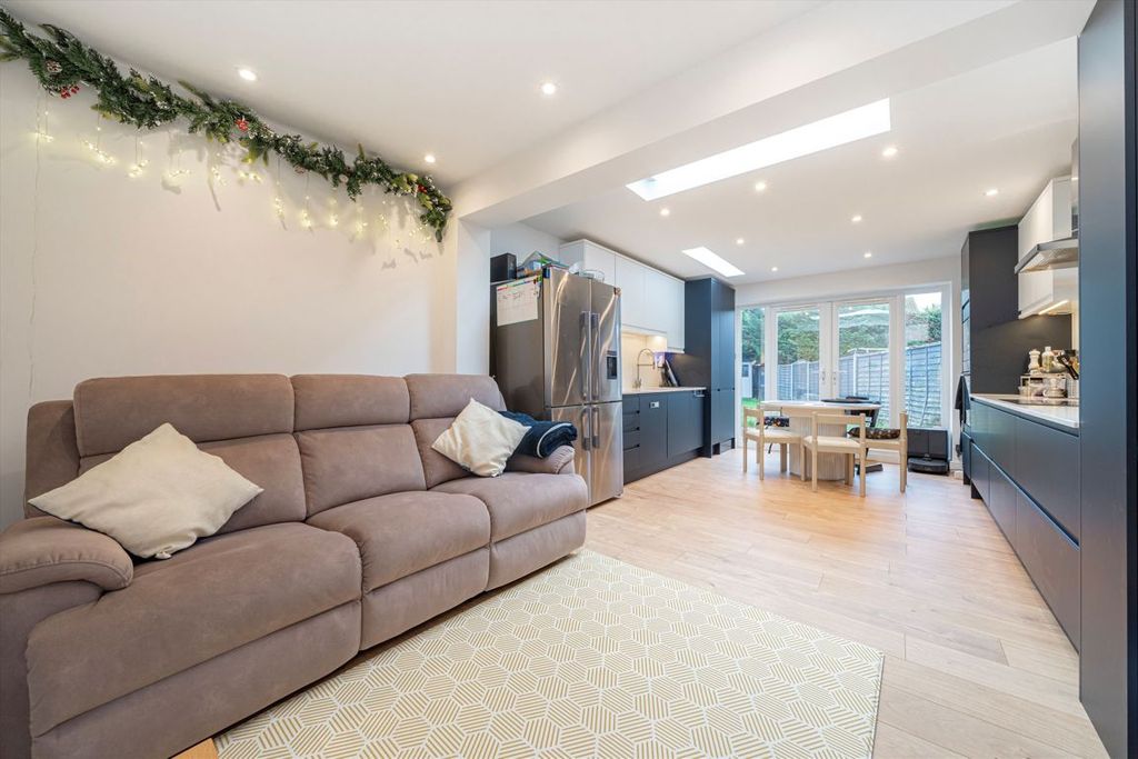 Property photo 2 of 8