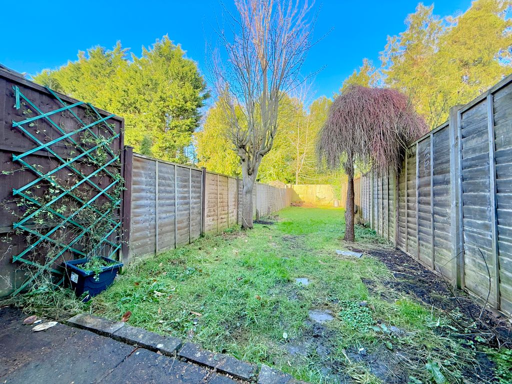 Property photo 2 of 7 Garden