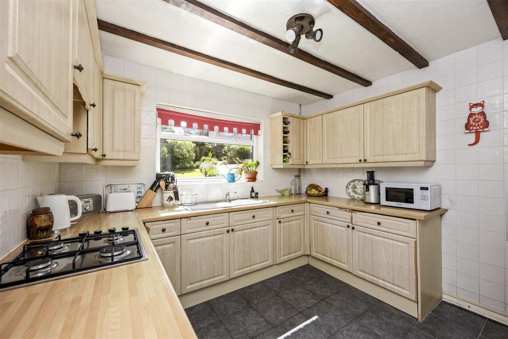 Property photo 2 of 20 Kitchen