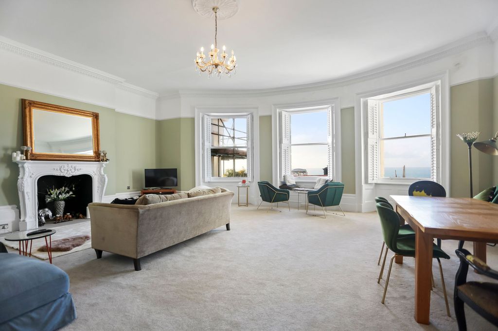 Property photo 2 of 23