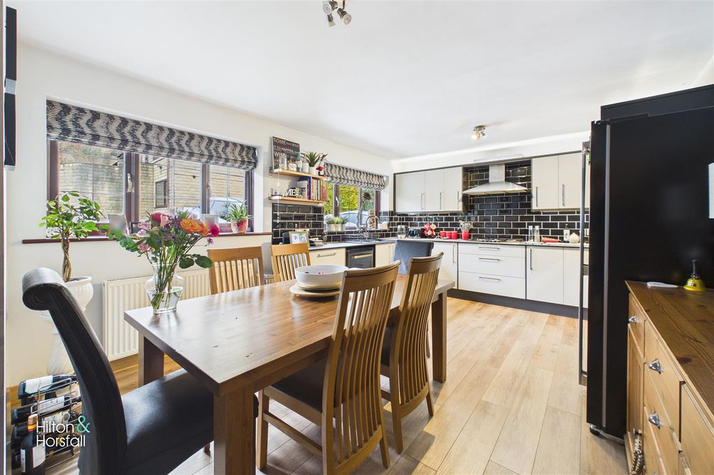 Property photo 3 of 20 Park Street East