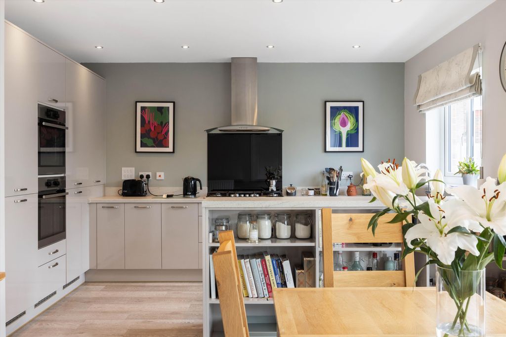 Property photo 3 of 24 Image