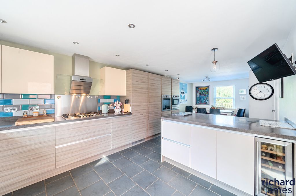 Property photo 3 of 24 Ca7F43E6Ad5A4Ac5Ba0B405381118207
