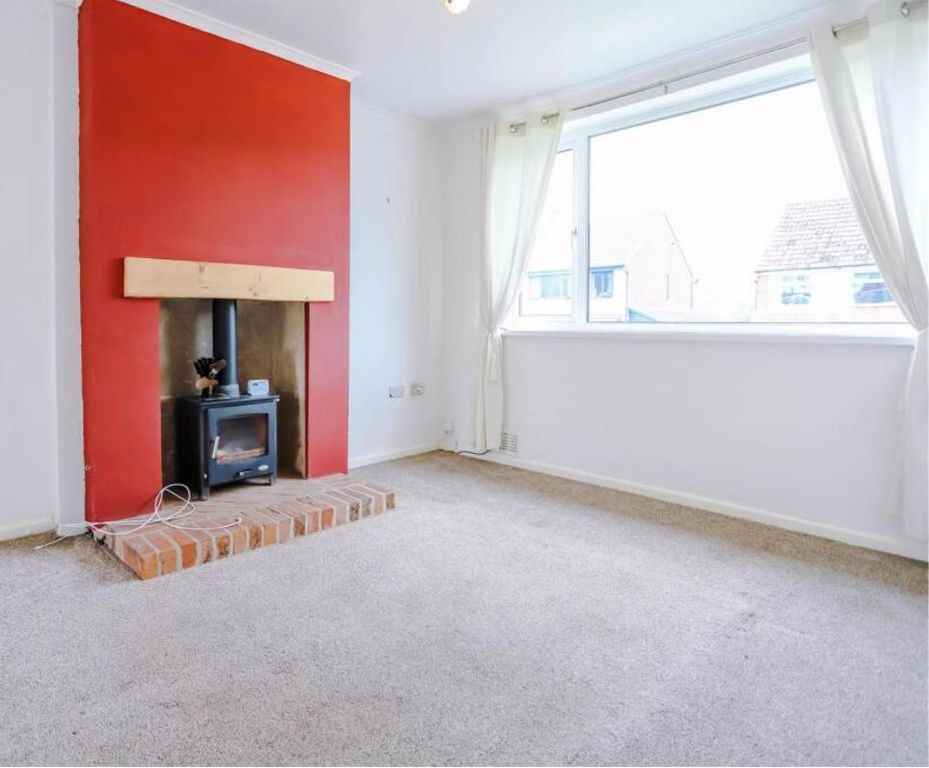 Property photo 3 of 21 Living Room