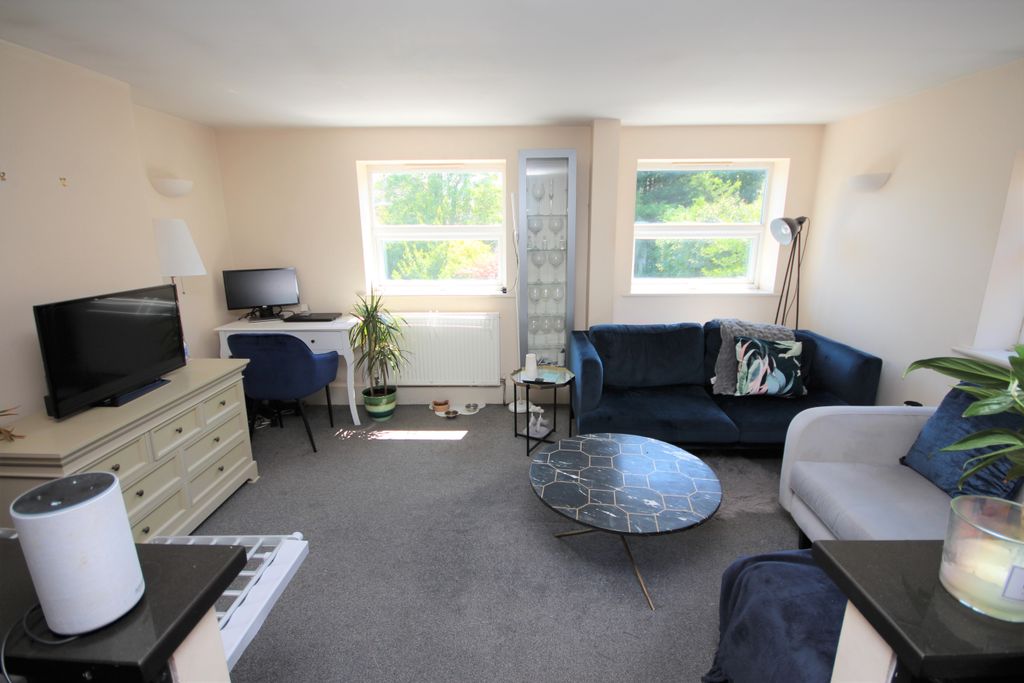 Property photo 2 of 12