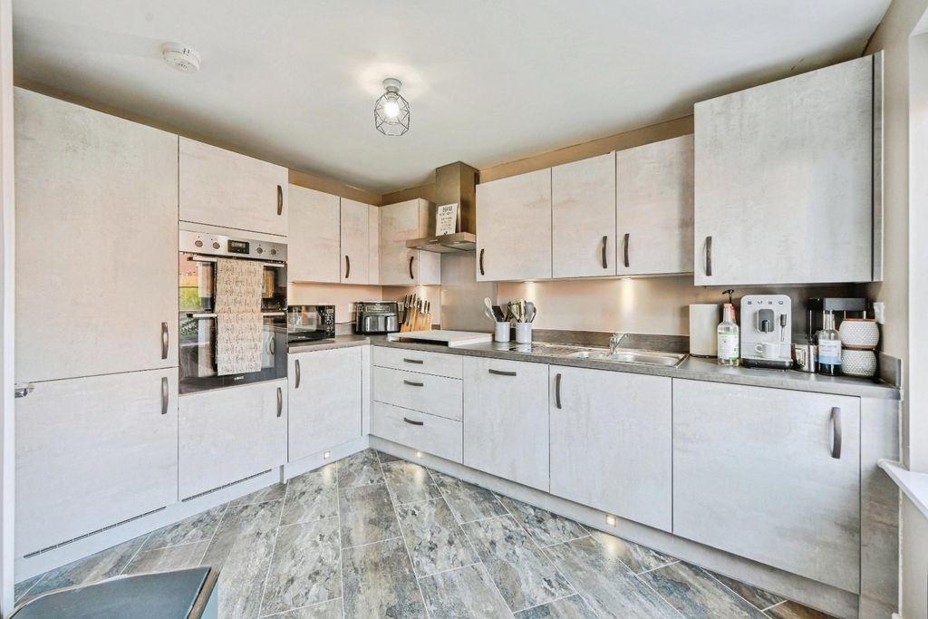 Property photo 2 of 12 Kitchen