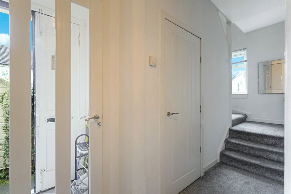 Property photo 2 of 20 Entrance Hallway