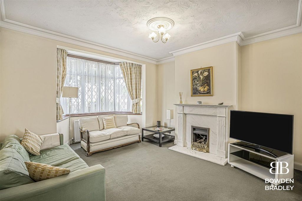 Property photo 2 of 18 Living Room