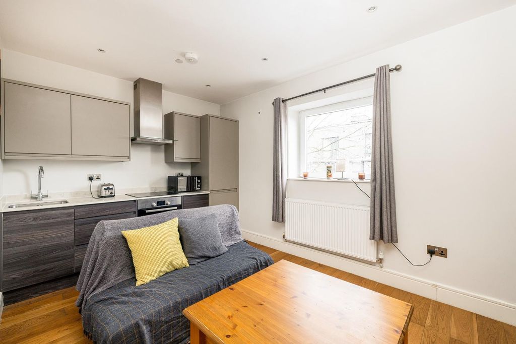 Property photo 3 of 16 Char0371-Hdr.Jpg