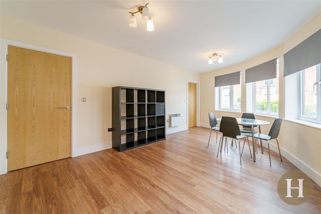 Property photo 2 of 18 Hadleigh Estate Agents-6.Jpg