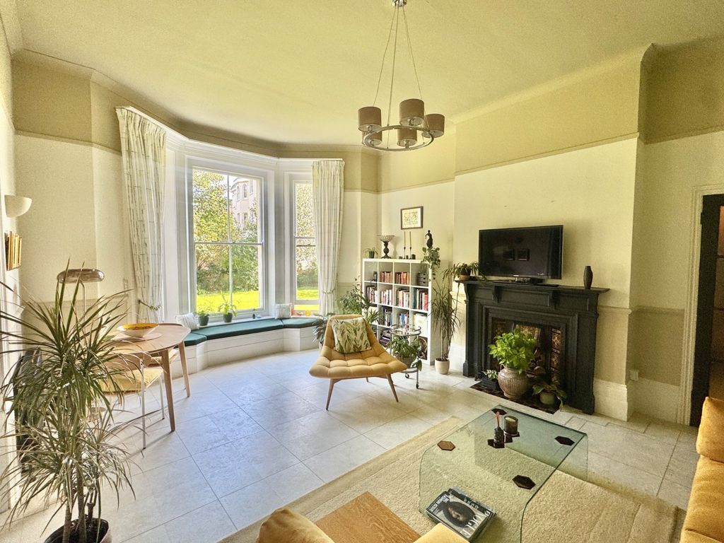 Property photo 2 of 16 Living Room