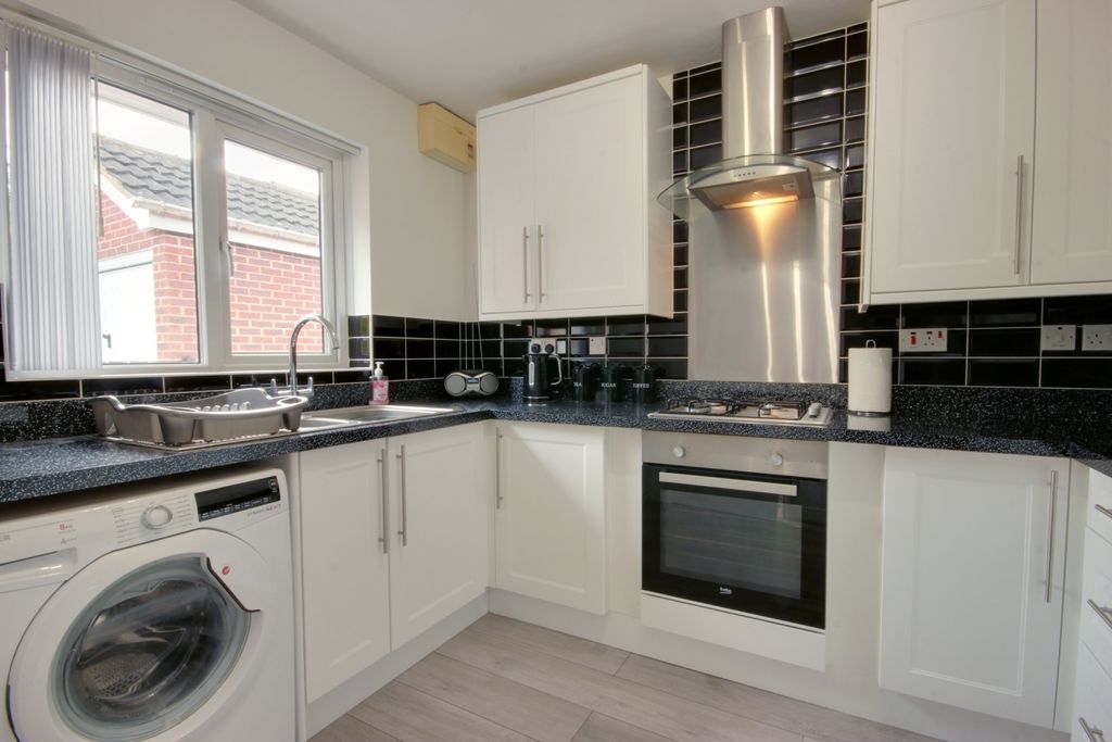 Property photo 3 of 17 1 Kit B
