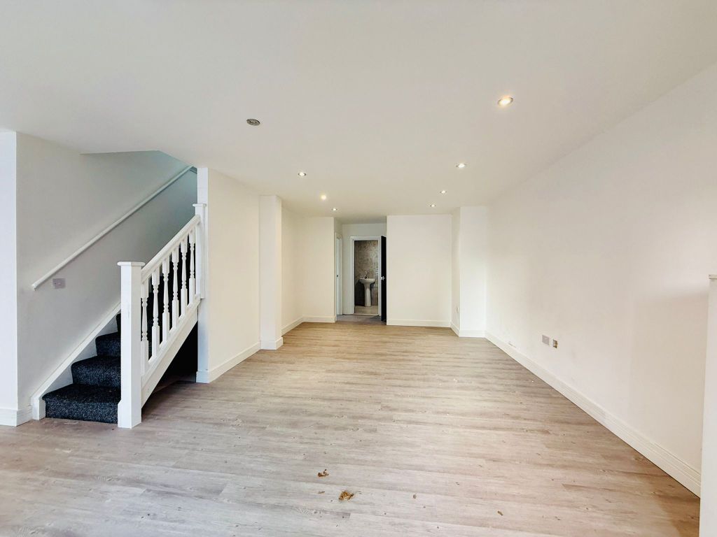 Property photo 3 of 10 Whatsapp Image 2025-11-07 At 11.16.08 (7)