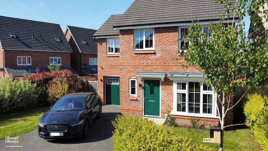 Property photo 1 of 27 Fishwick Close For Sale