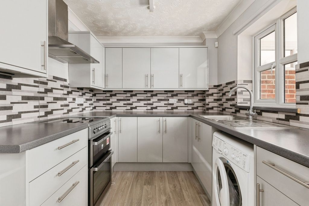 Property photo 3 of 19 Pbox-Img.Jpg
