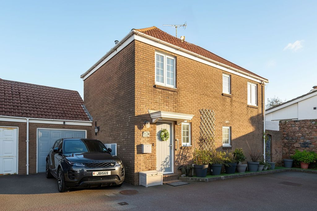 Property photo 1 of 39