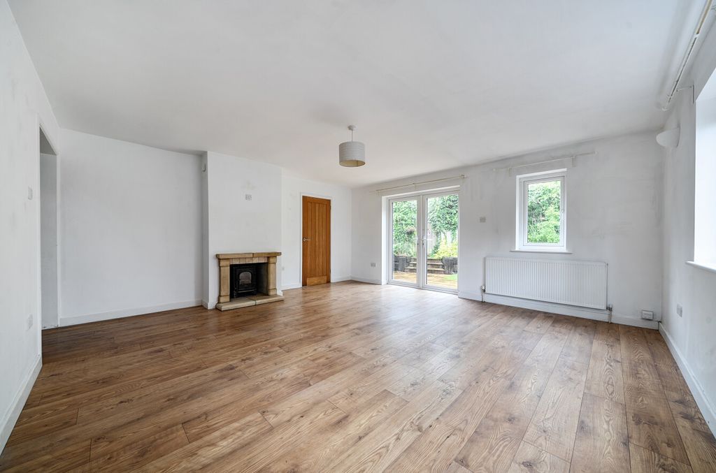 Property photo 2 of 11 1472274-2-6A202F2...