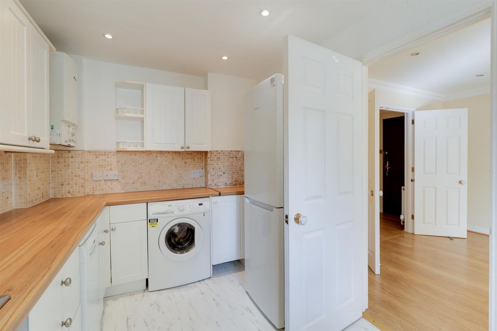 Property photo 2 of 31