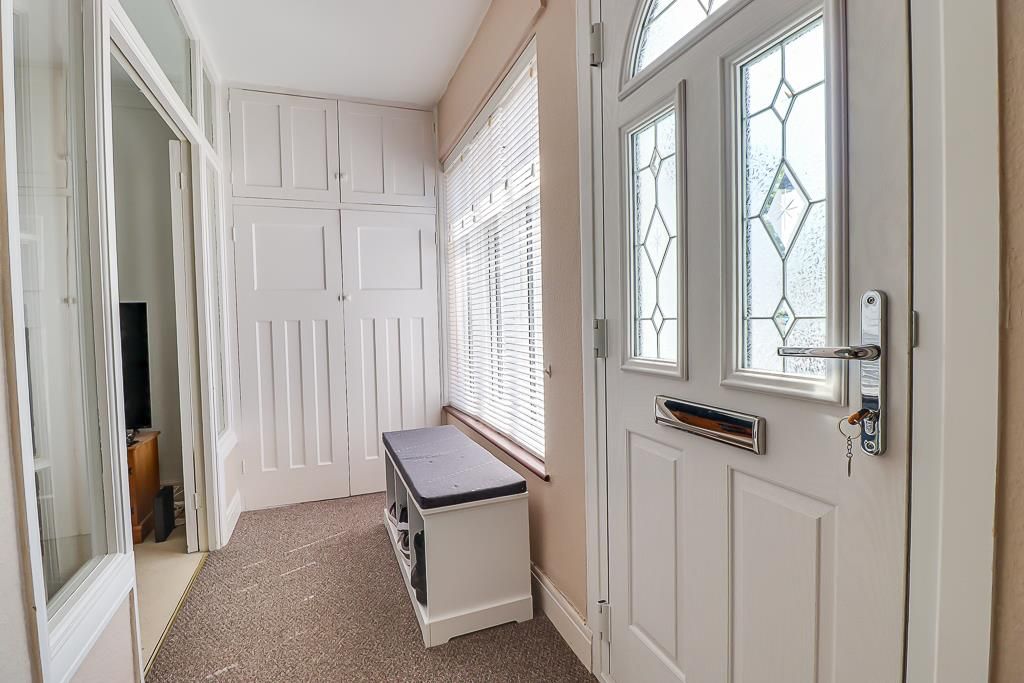 Property photo 3 of 20 Entrance Hall
