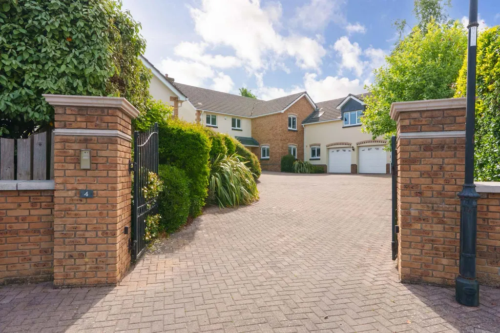 Property photo 2 of 40