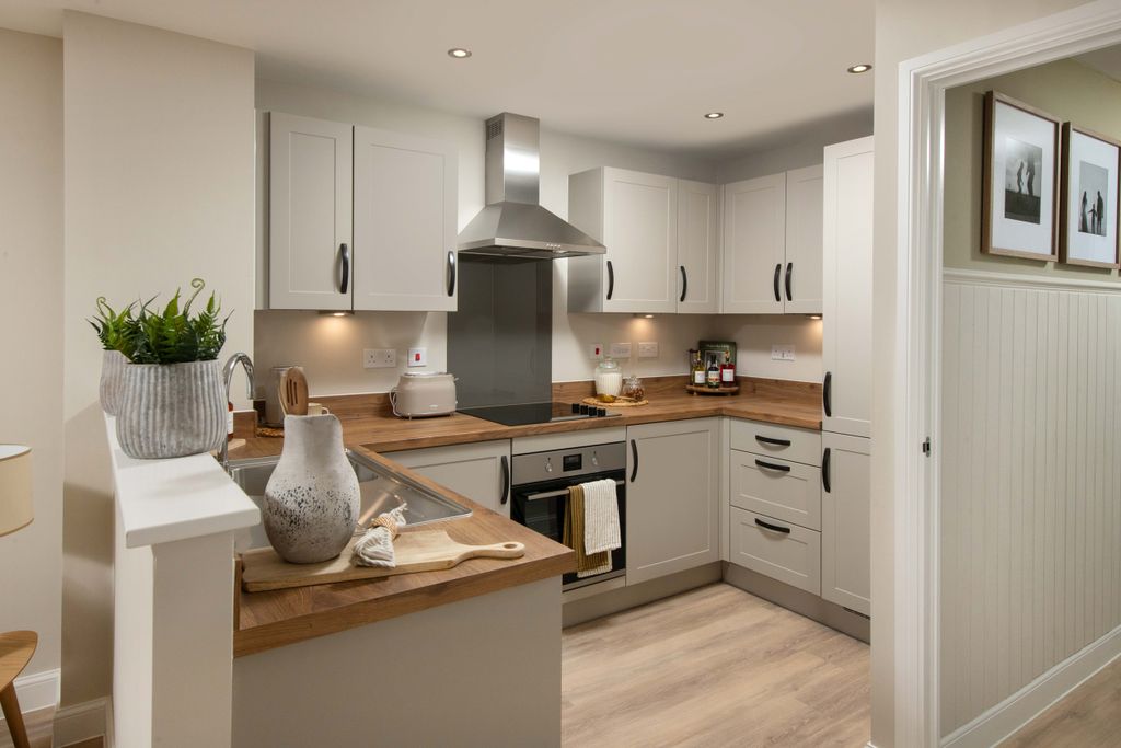 Property photo 2 of 10 Bar Nn Chatteris Gate Bh Kingsville Kitchen