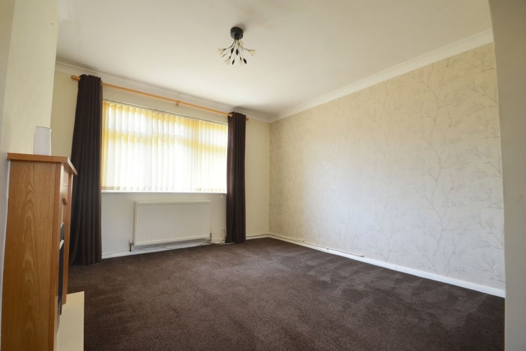 Property photo 3 of 11 Portland Crescent Living Room