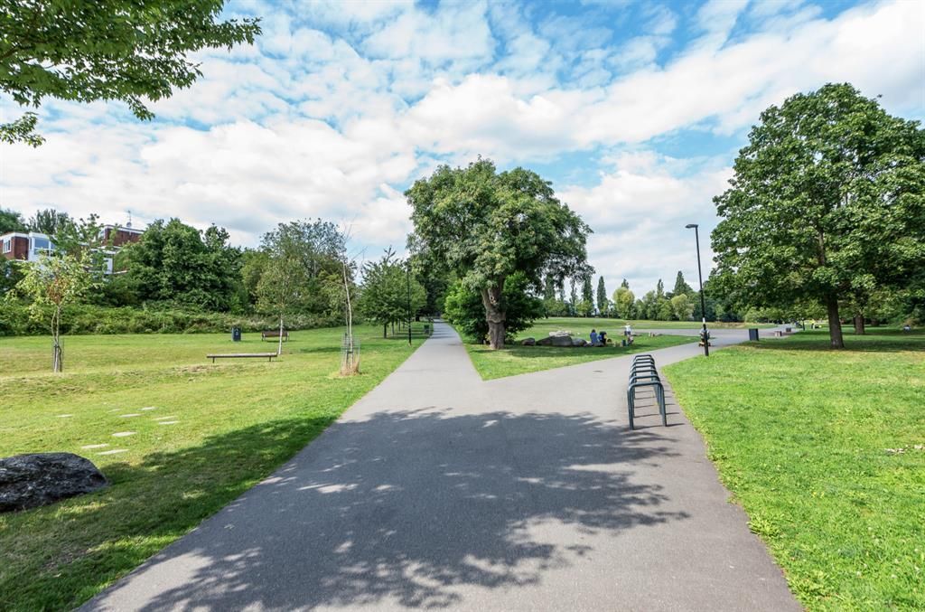 Property photo 3 of 12 Ladywell Fields.Jpg