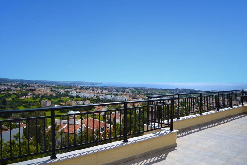 Property photo 2 of 19 Stunning Views From